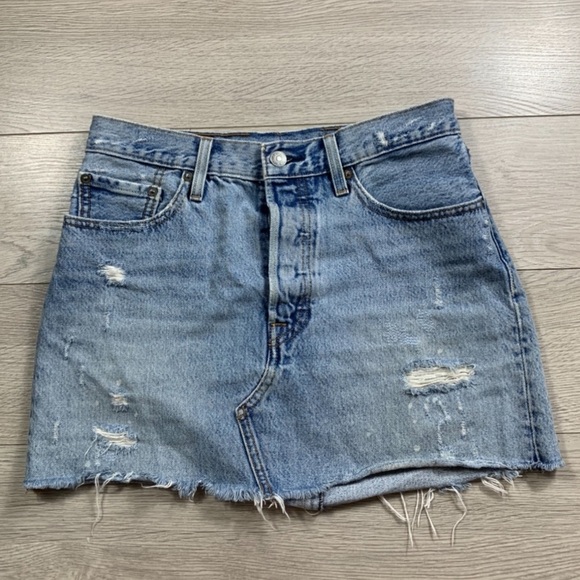 Levi’s Button Fly Raw Hem Distressed 100% Cotton Jean Denim Mini Skirt - Picture 3 of 12